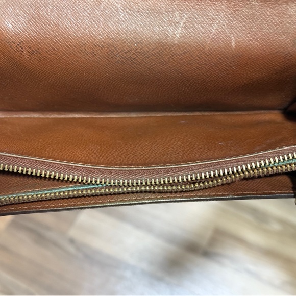 Louis Vuitton Monogram Wallet - Picture 4 of 7